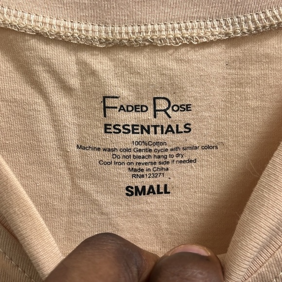 Women’s small faded rose graphic T shirt - Picture 6 of 6